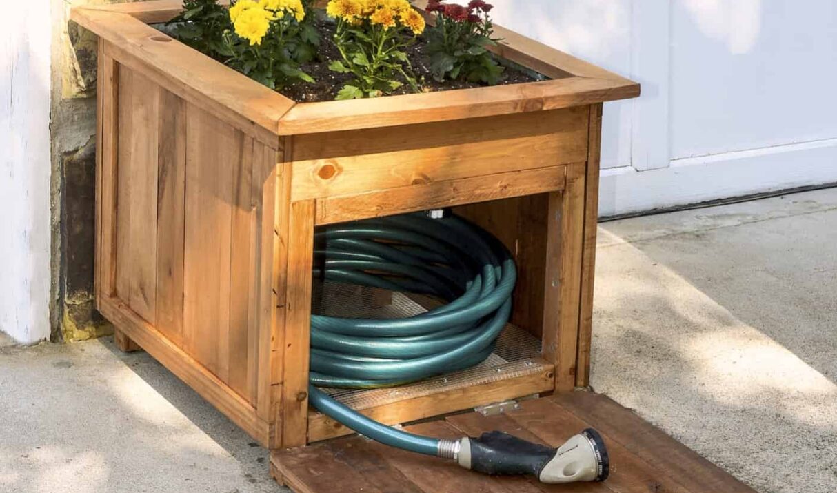 Stylish DIY Garden Hose Holder with Pallet Wood Planter