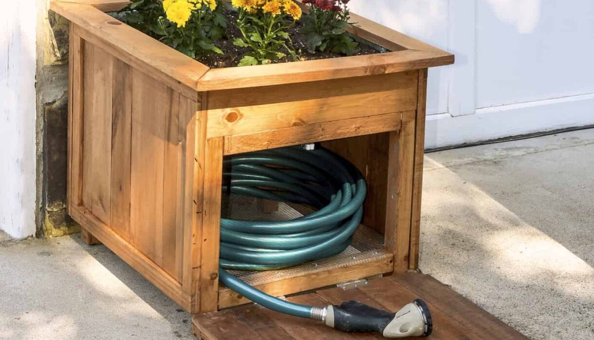 Stylish DIY Garden Hose Holder with Pallet Wood Planter