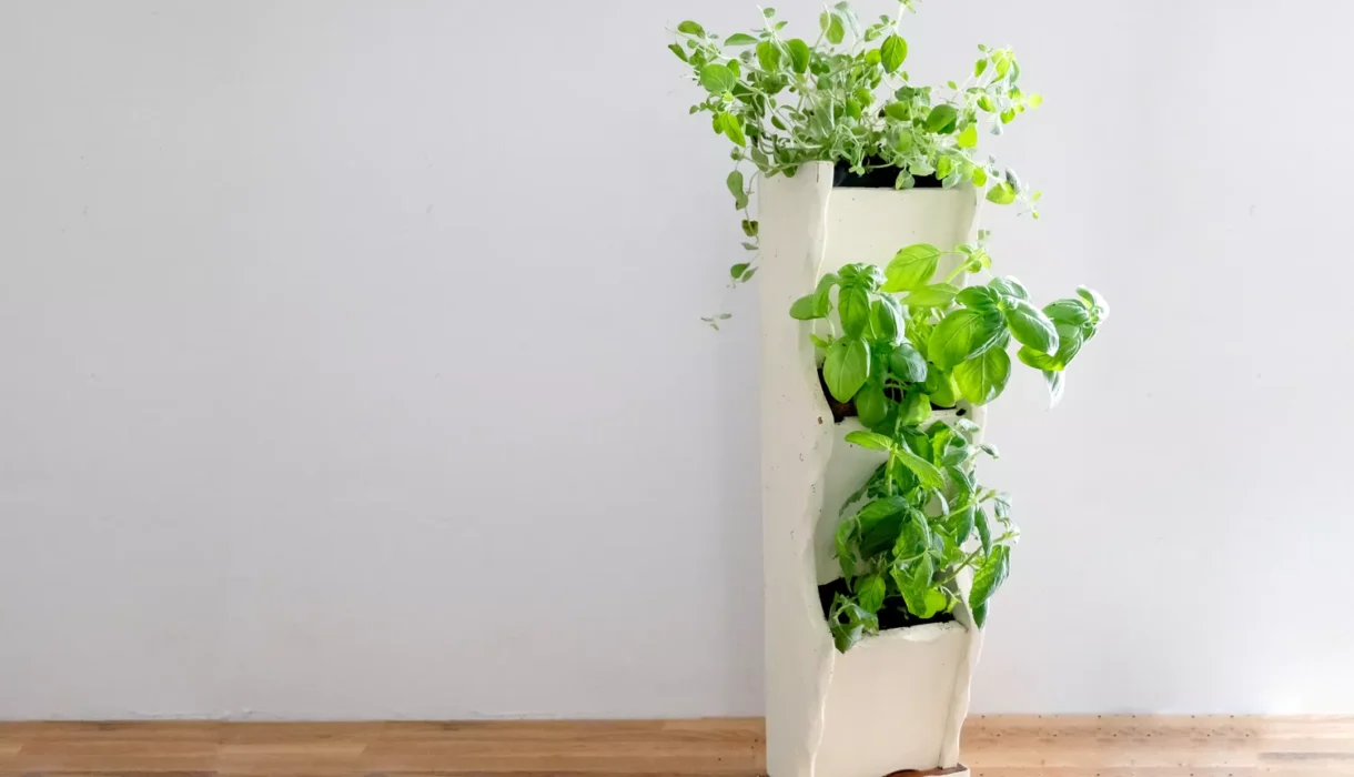 garnish-your-home-with-this-diy-vertical-herb-gardem