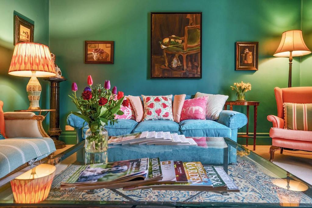 Is Maximalism Back? These Photos Say YES!